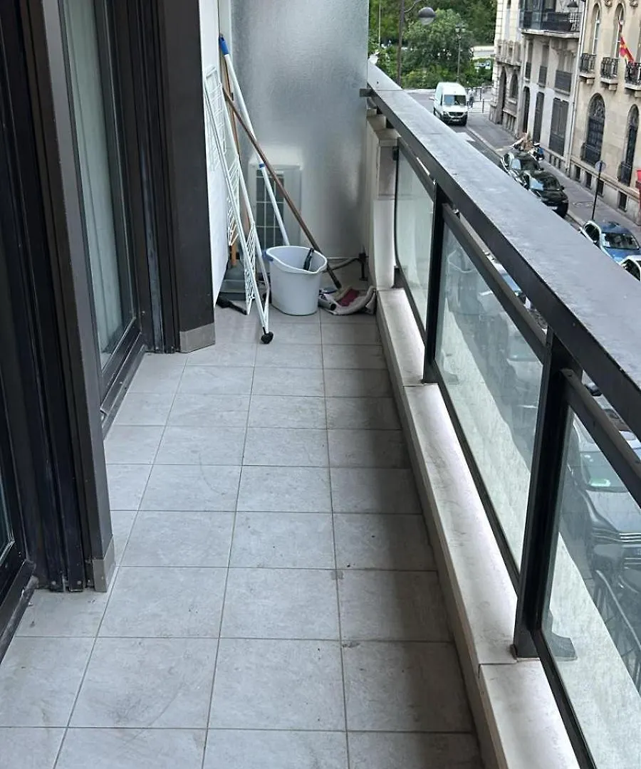 Appartement Moderne Avec Terrasse - Avenue Foch, Paris 75016 Apartment